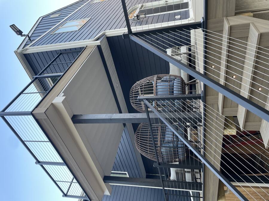 Multi-level deck cable railing